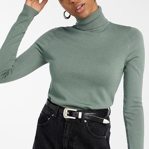 SIMON’S SAGE GREEN TURTLENECK